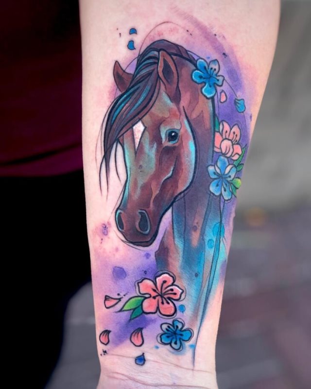 tattoo femenino con un caballo 25