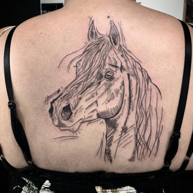 tattoo femenino con un caballo 36