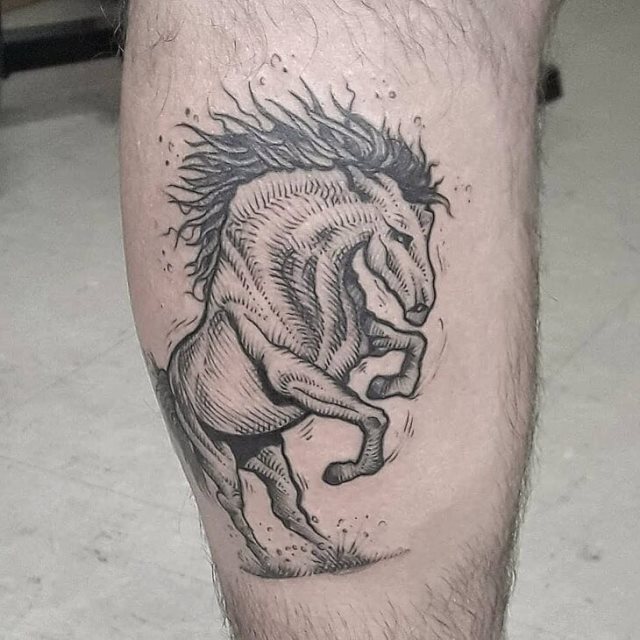 tattoo femenino con un caballo 37