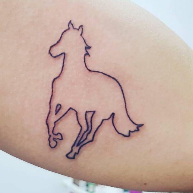 tattoo femenino con un caballo 38