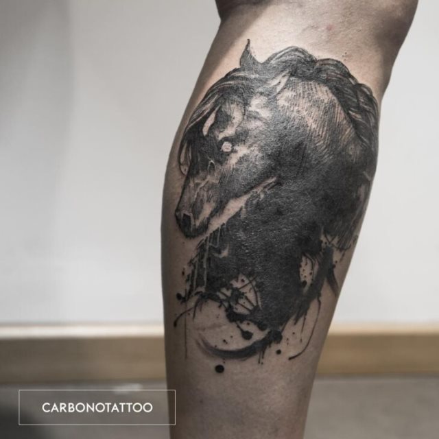 tattoo femenino con un caballo 42
