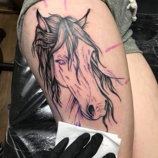 tattoo femenino con un caballo 43