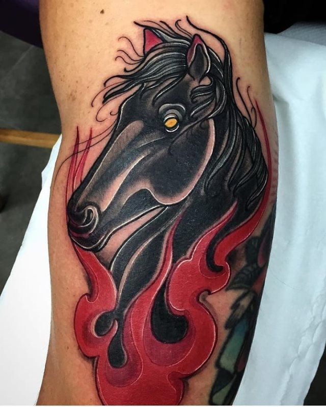 tattoo femenino con un caballo 48