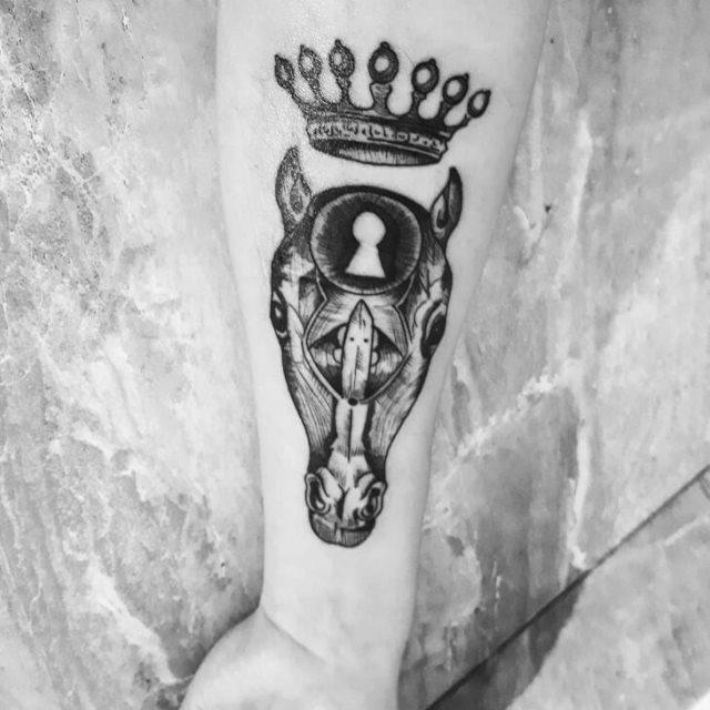 tattoo femenino con un caballo 49