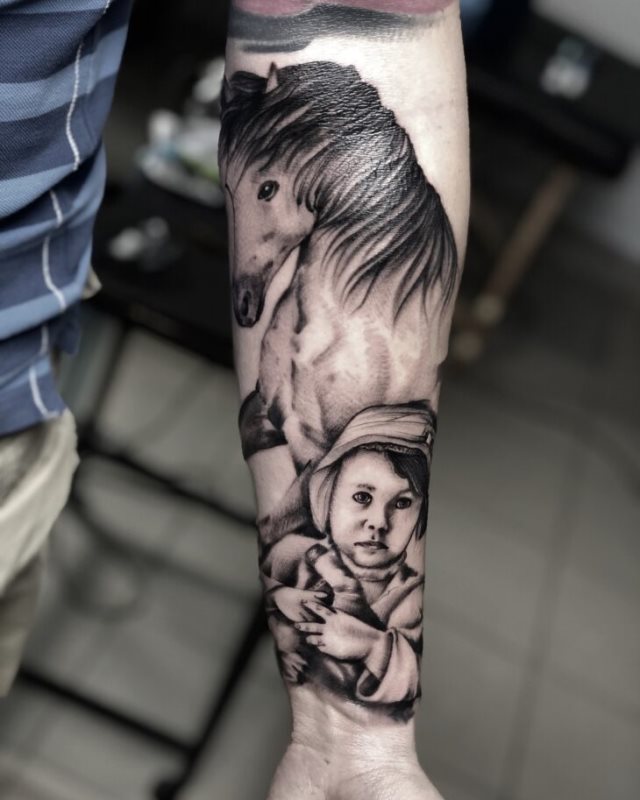 tattoo femenino con un caballo 50