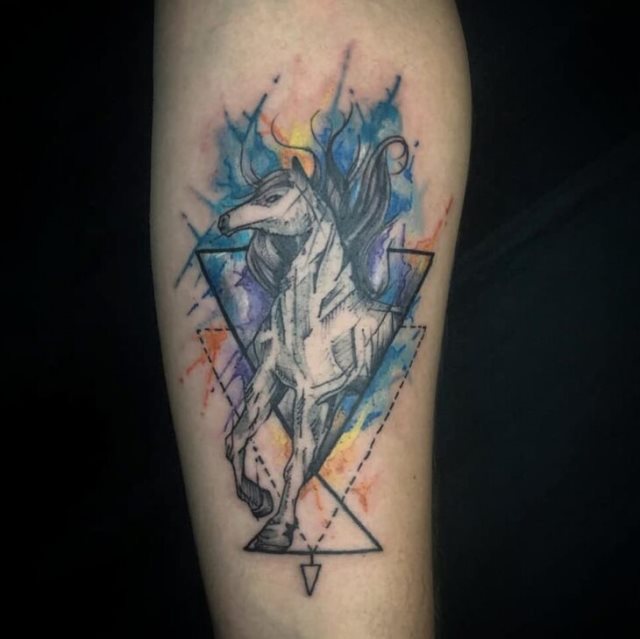 tattoo femenino con un caballo 56