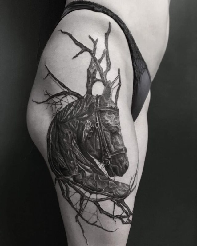 tattoo femenino con un caballo 58