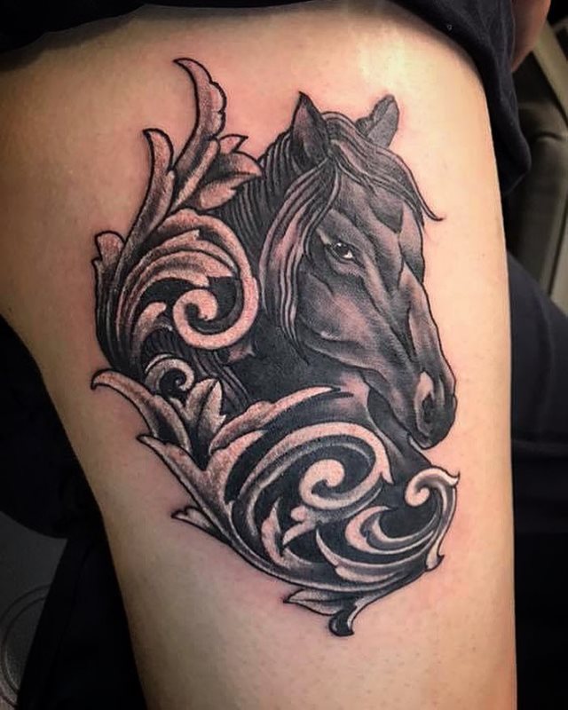 tattoo femenino con un caballo 59
