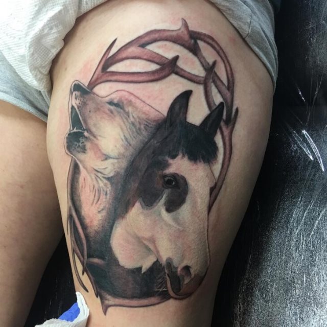 tattoo femenino con un caballo 61