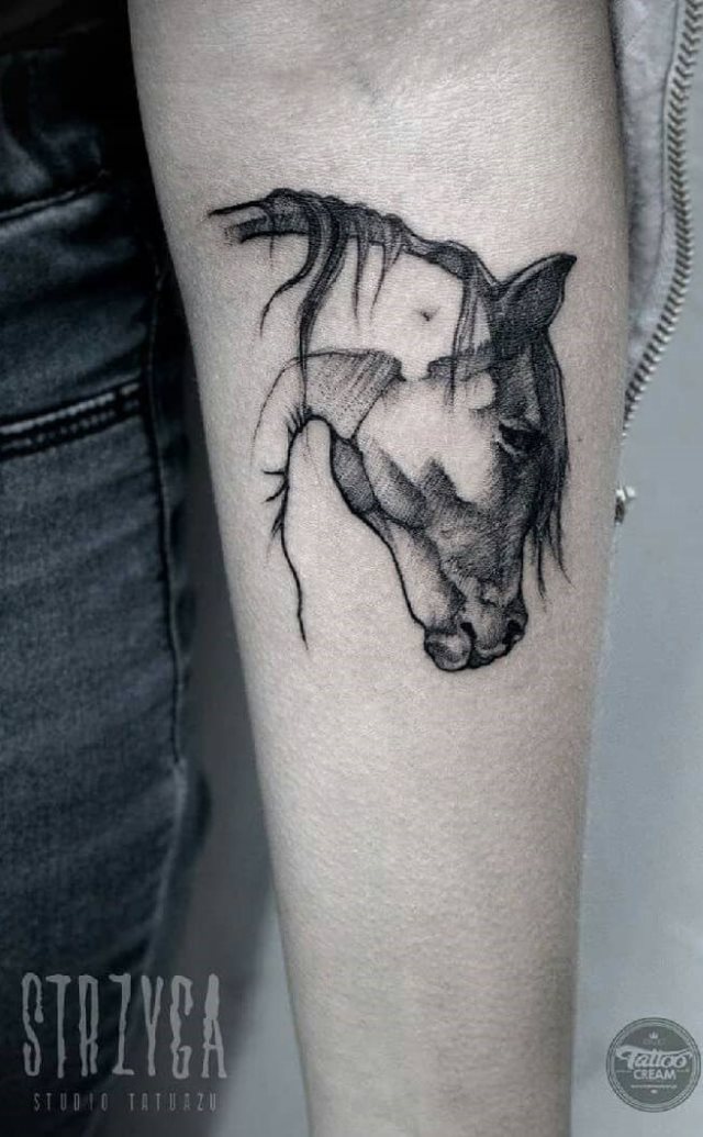 tattoo femenino con un caballo 63