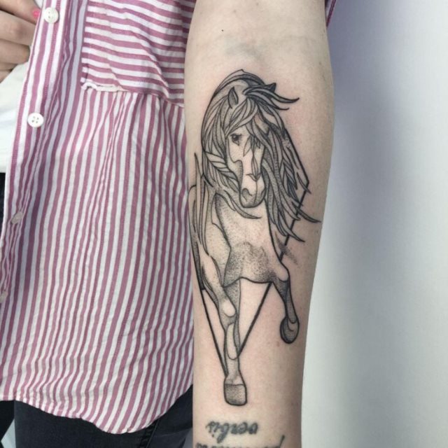 tattoo femenino con un caballo 64