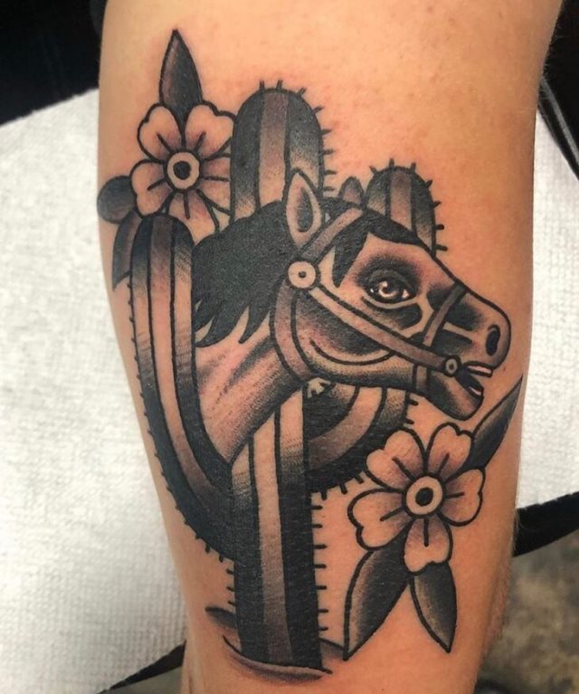 tattoo femenino con un caballo 73