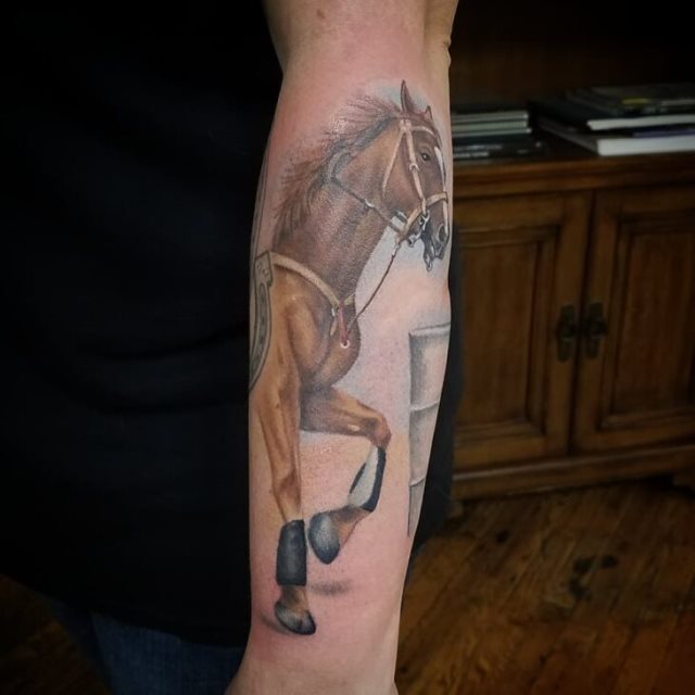 tattoo femenino con un caballo 78