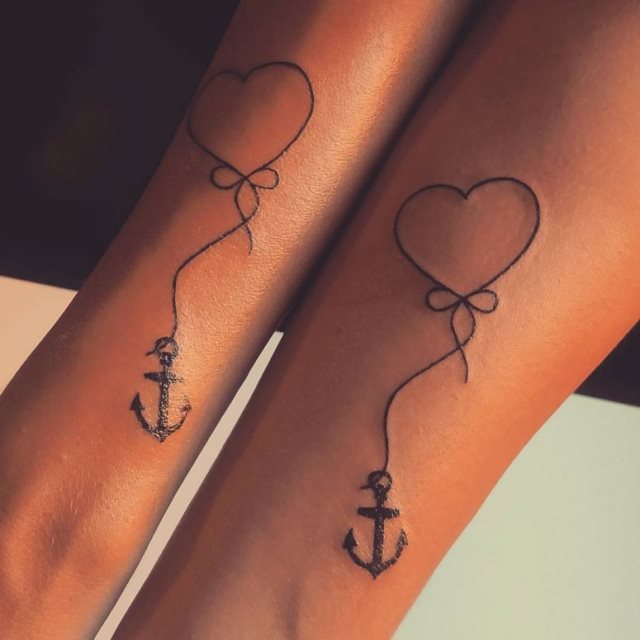 tattoo femenino con un corazon 03