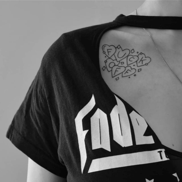 tattoo femenino con un corazon 09