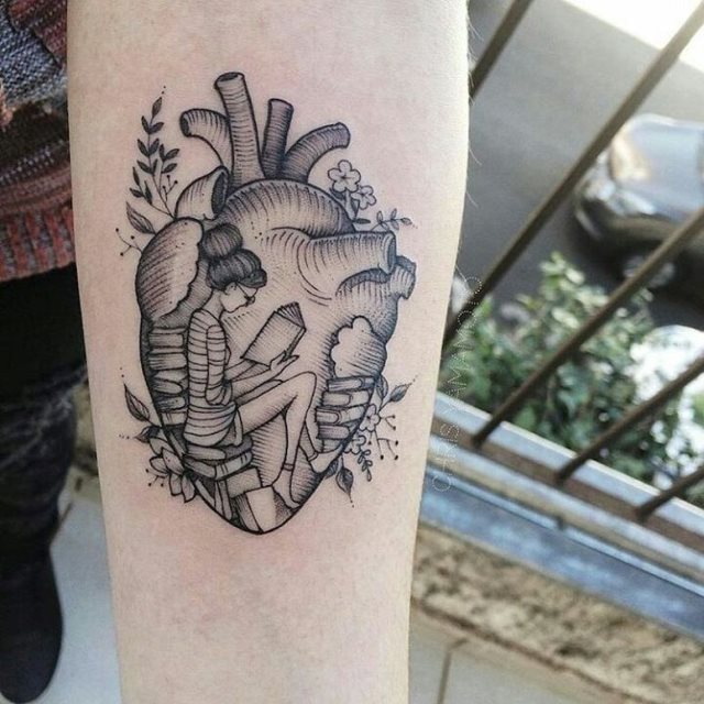 tattoo femenino con un corazon 14