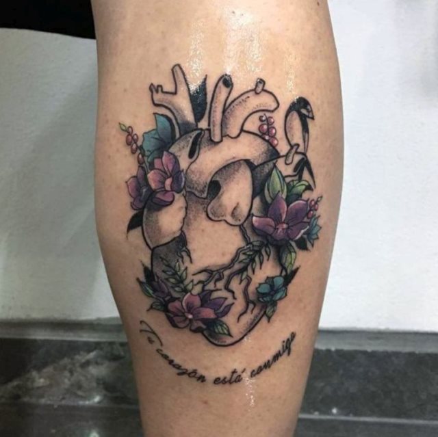 tattoo femenino con un corazon 20