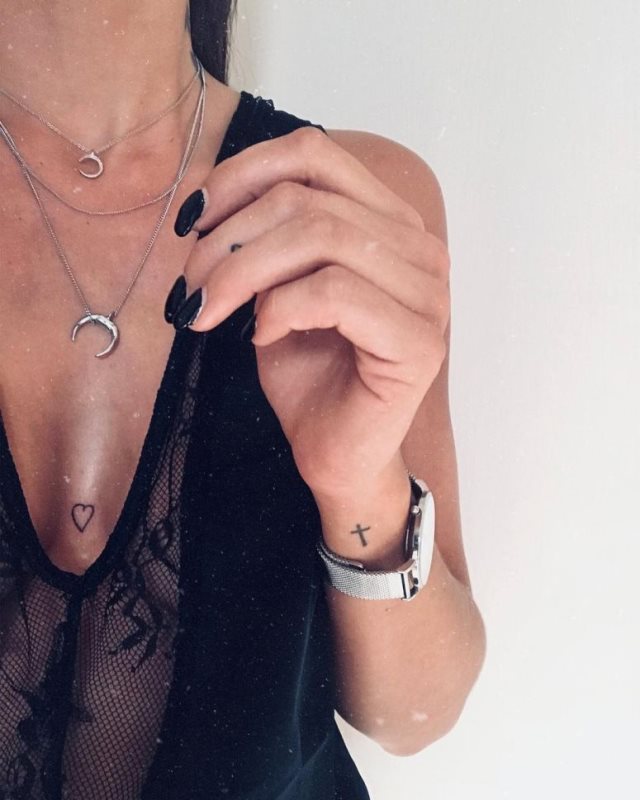 tattoo femenino con un corazon 27