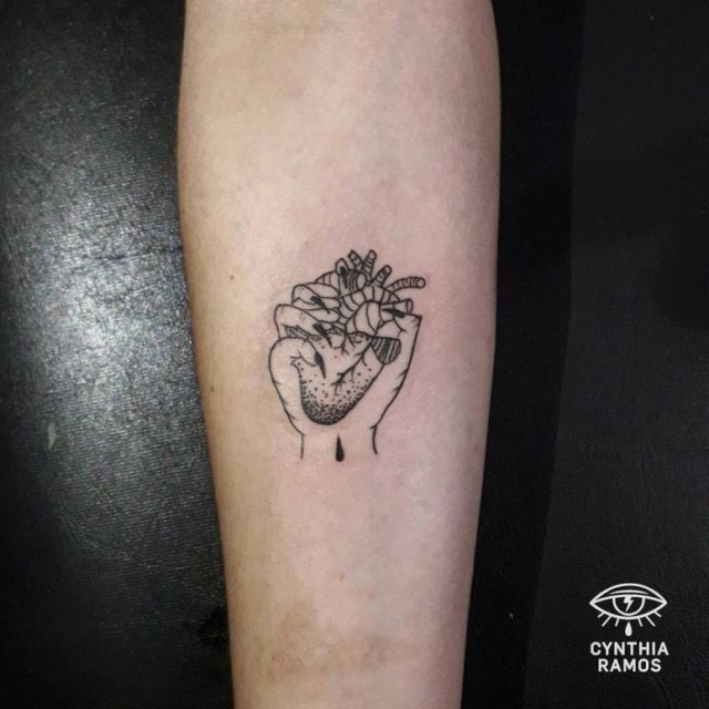 tattoo femenino con un corazon 29
