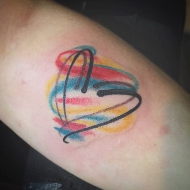 tattoo femenino con un corazon 36