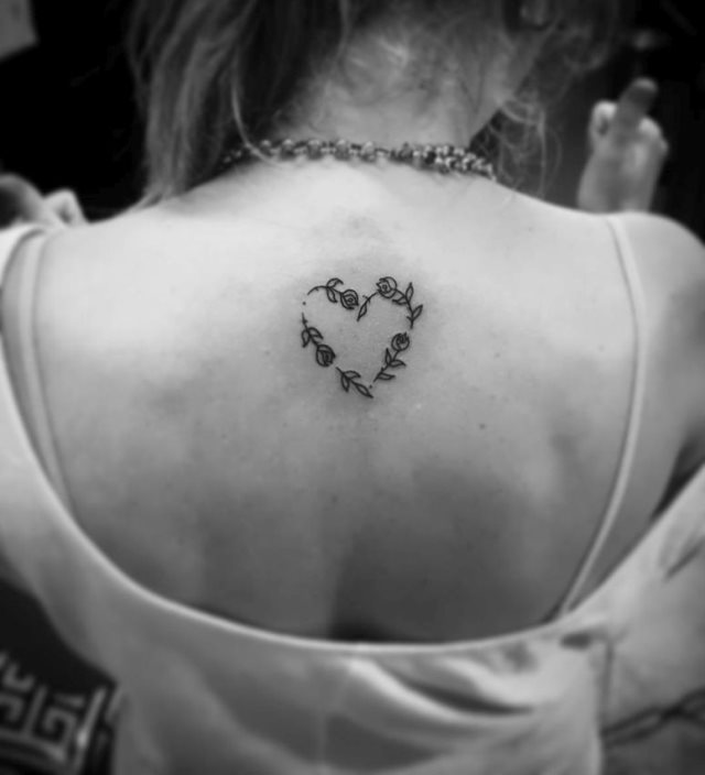 tattoo femenino con un corazon 42
