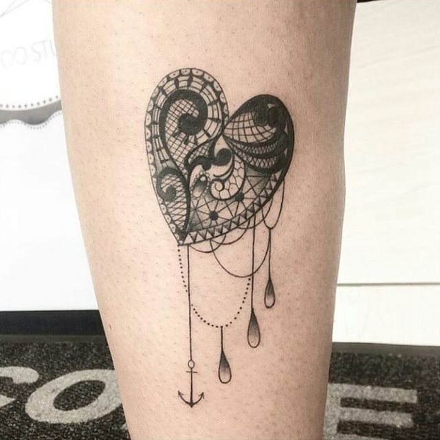 tattoo femenino con un corazon 43