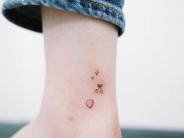 tattoo femenino con un corazon 45