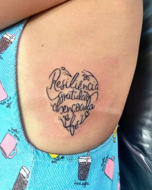 tattoo femenino con un corazon 54