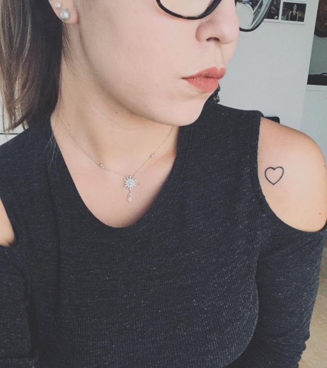 tattoo femenino con un corazon 57