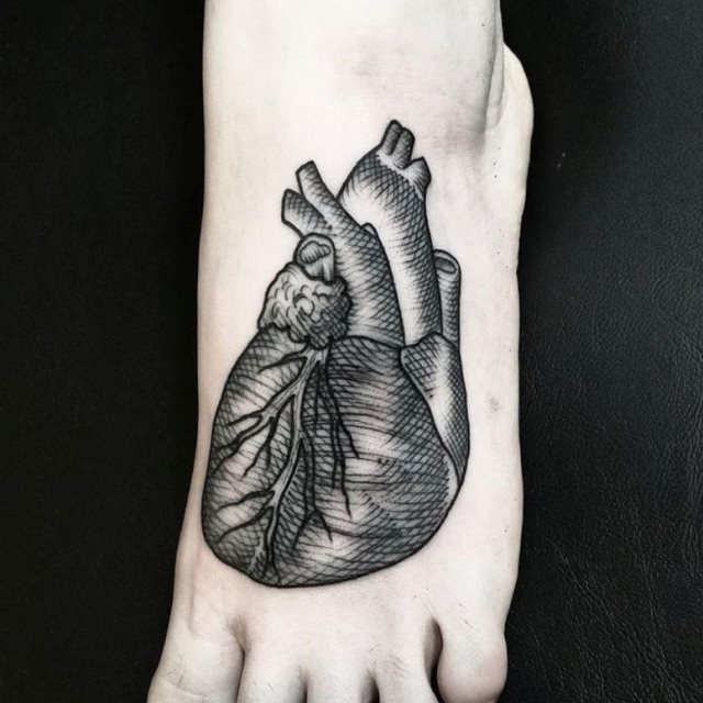 tattoo femenino con un corazon 58