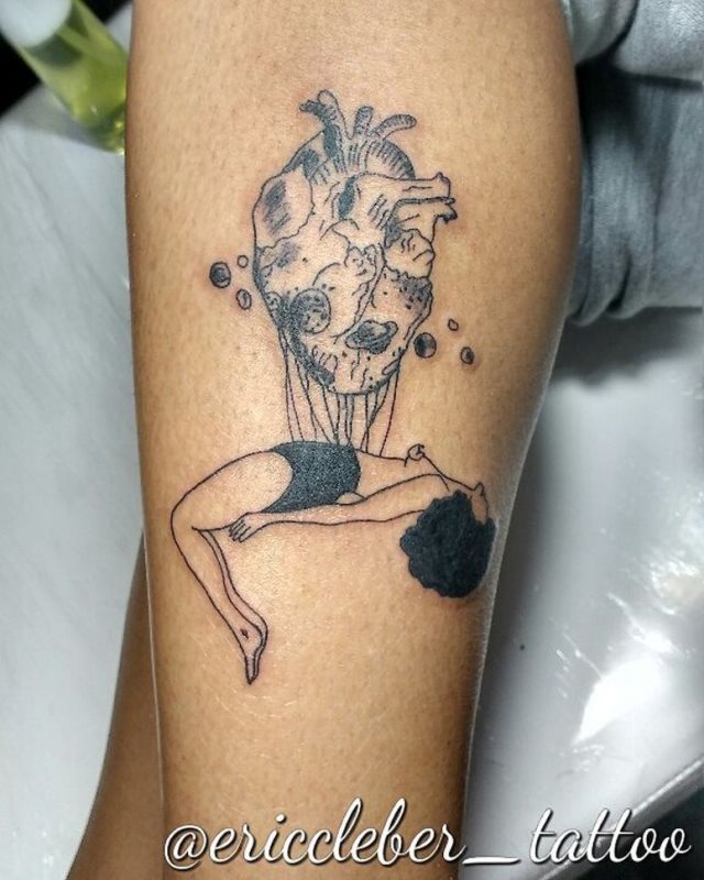 tattoo femenino con un corazon 62