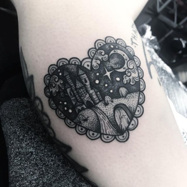 tattoo femenino con un corazon 66
