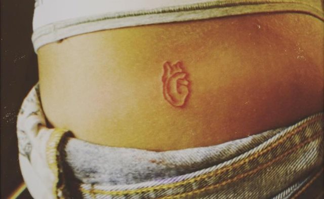 tattoo femenino con un corazon 67