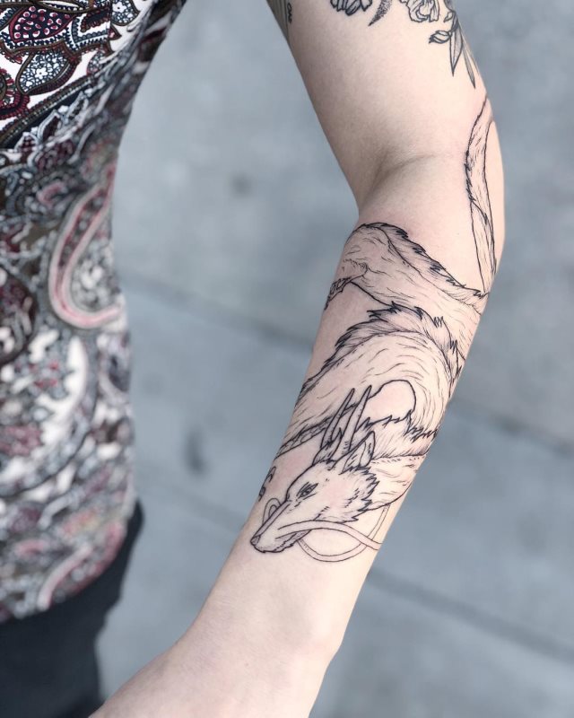 tattoo femenino con un dragon 07