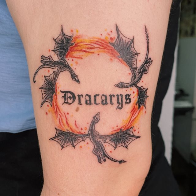 tattoo femenino con un dragon 16