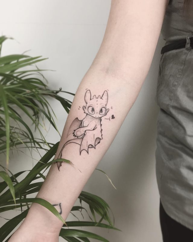 tattoo femenino con un dragon 18