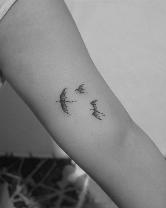 tattoo femenino con un dragon 38