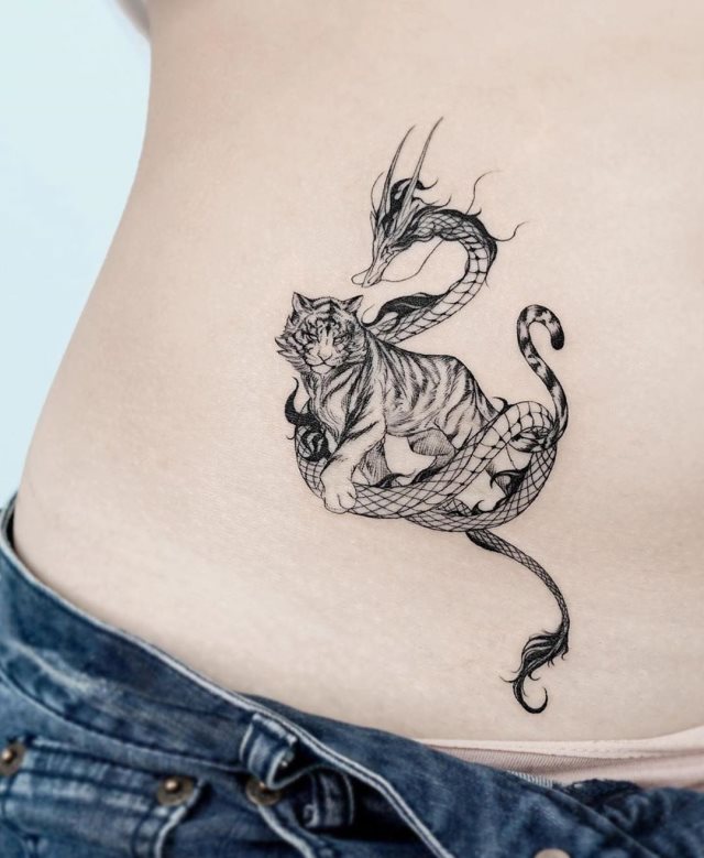 tattoo femenino con un dragon 39