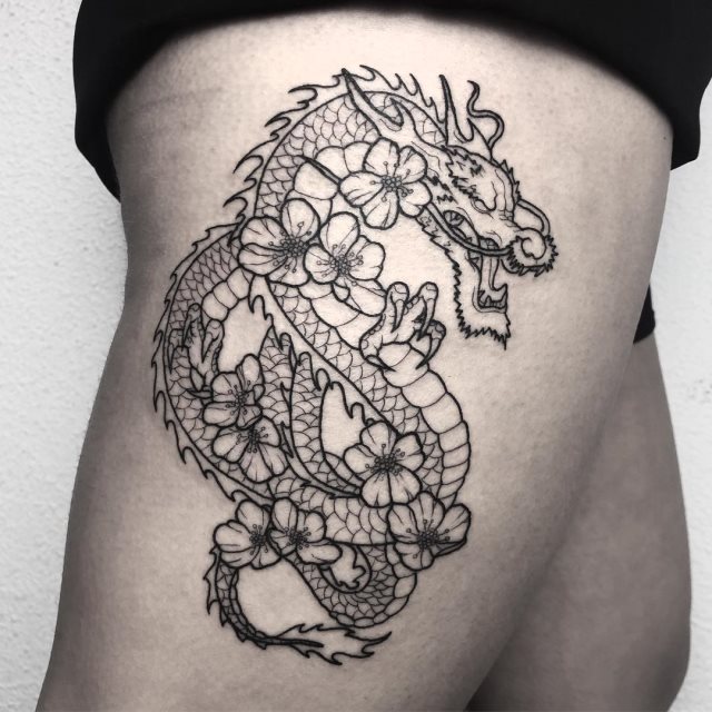tattoo femenino con un dragon 47