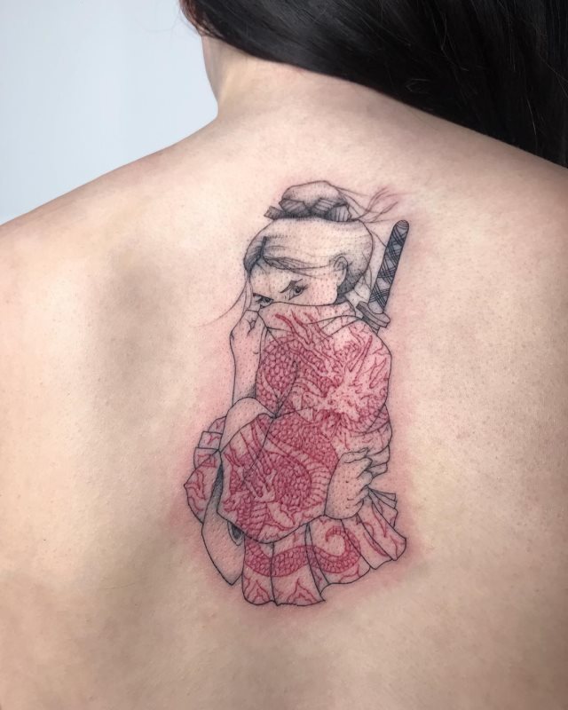 tattoo femenino con un dragon 61