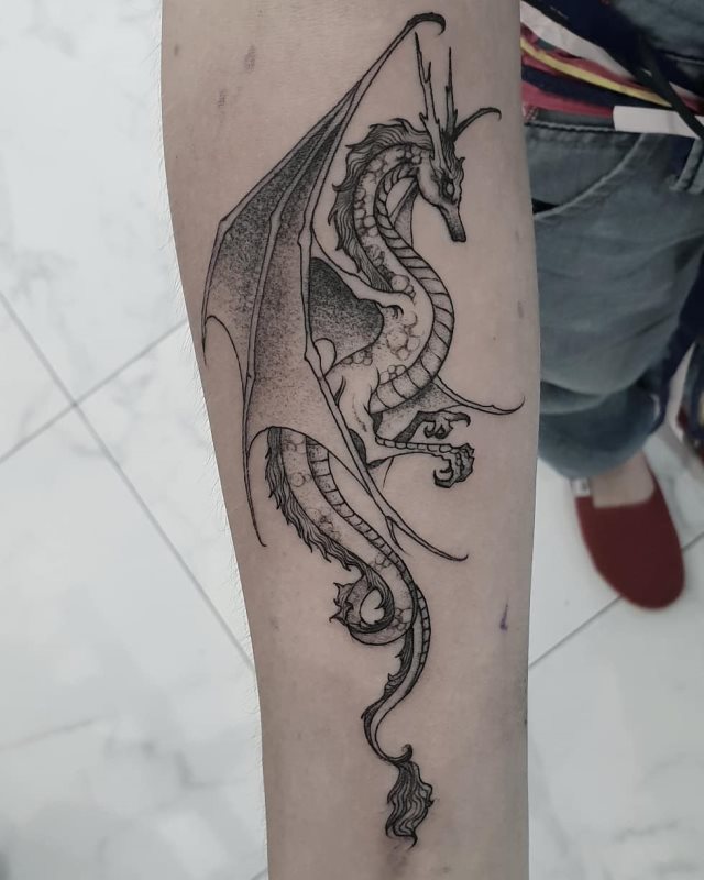 tattoo femenino con un dragon 67