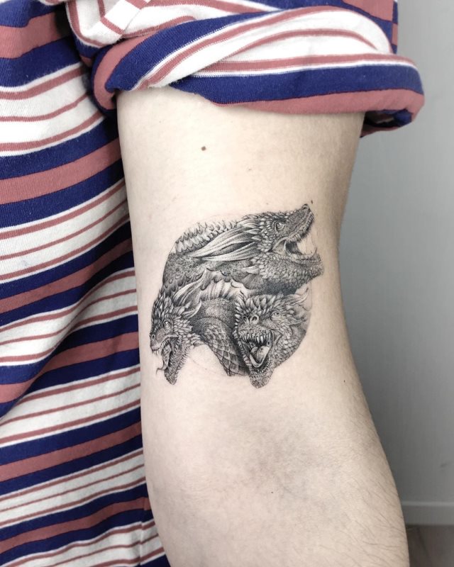 tattoo femenino con un dragon 78
