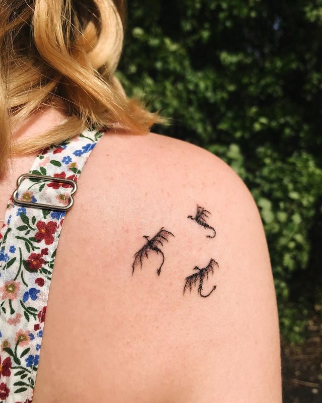 tattoo femenino con un dragon 81