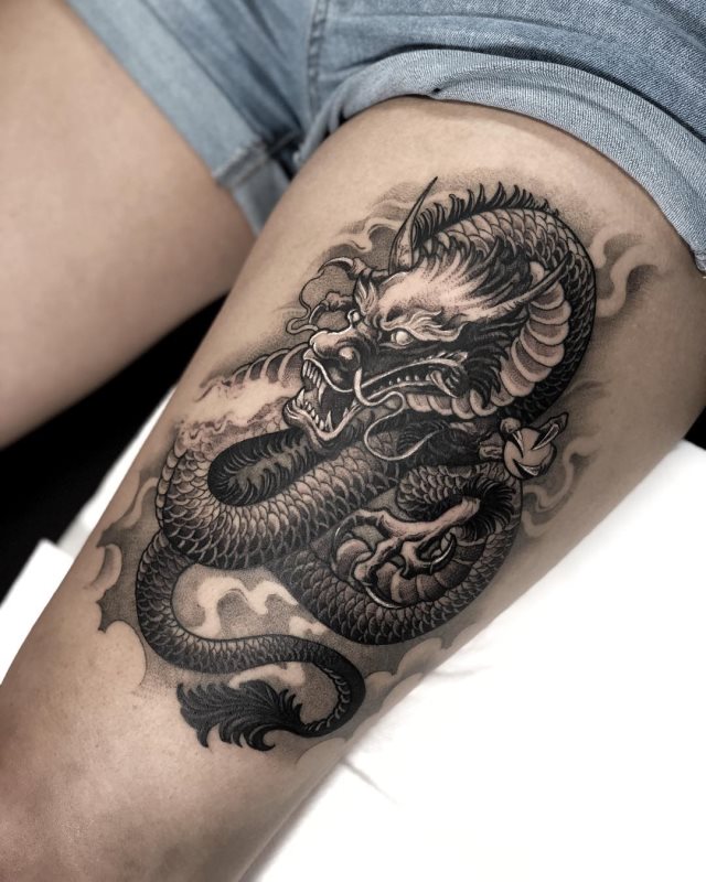 tattoo femenino con un dragon 87