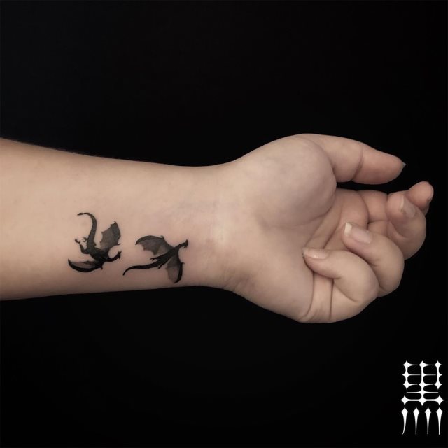 tattoo femenino con un dragon 89