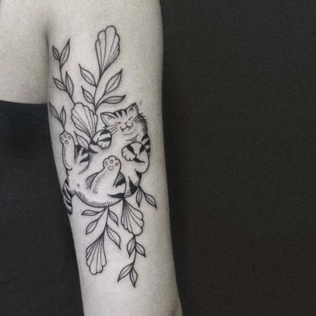 tattoo femenino con un gato 05