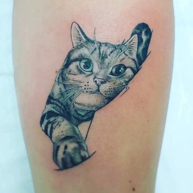 tattoo femenino con un gato 10