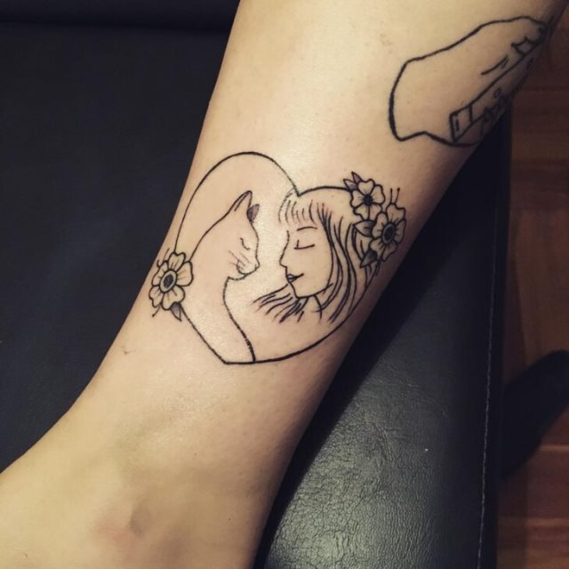 tattoo femenino con un gato 12