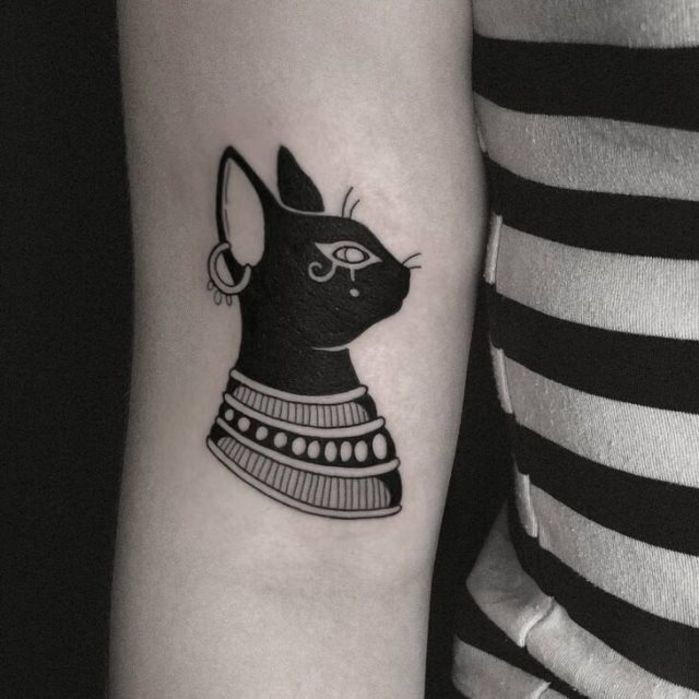tattoo femenino con un gato 20