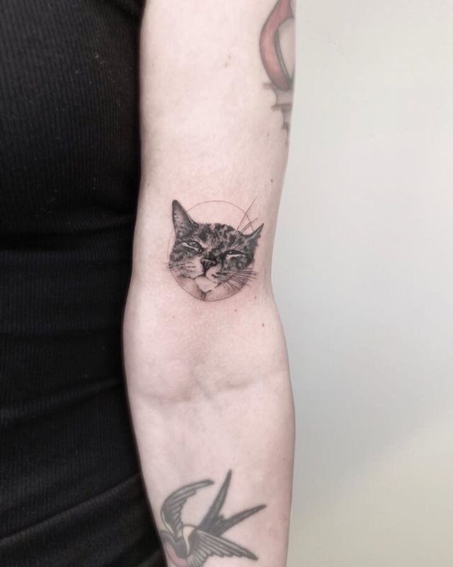 tattoo femenino con un gato 33